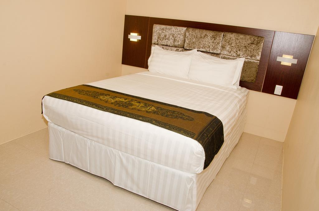 Grand Diamond Hotel Trinidad Piarco Exterior photo