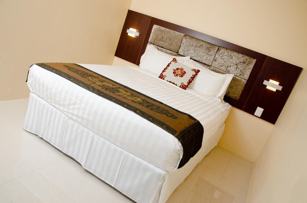 Grand Diamond Hotel Trinidad Piarco Exterior photo